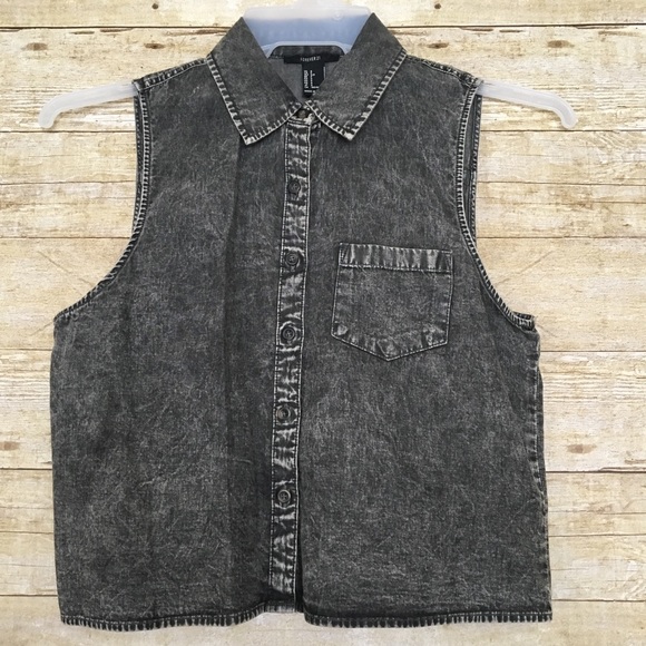Forever 21 Tops - Forever 21 Black Wash Denim Crop Vest size Small